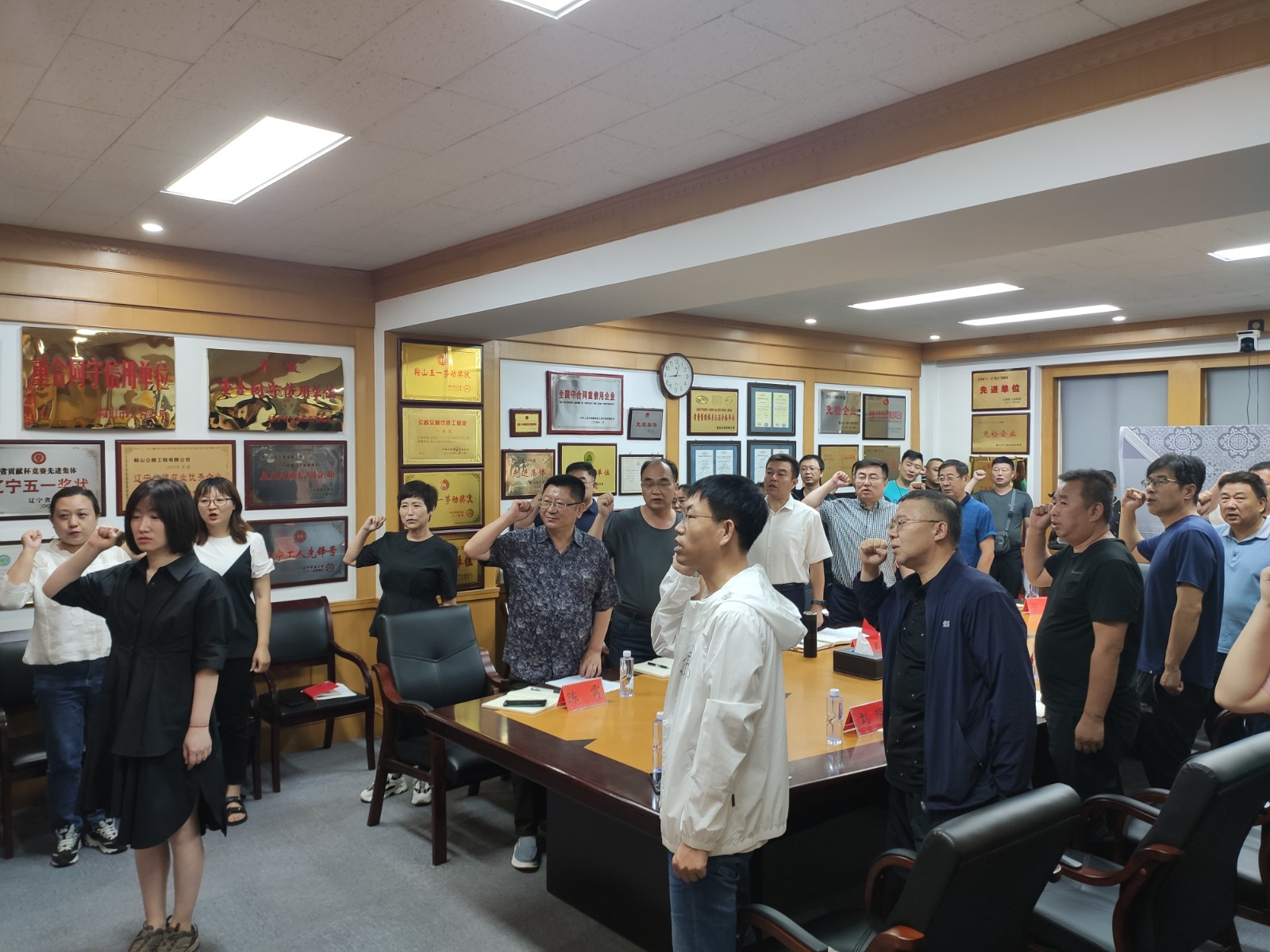 鞍山公路召開(kāi)“慶七一，促發(fā)展， 共創(chuàng)企業(yè)新輝煌”黨建工作座談會(huì)